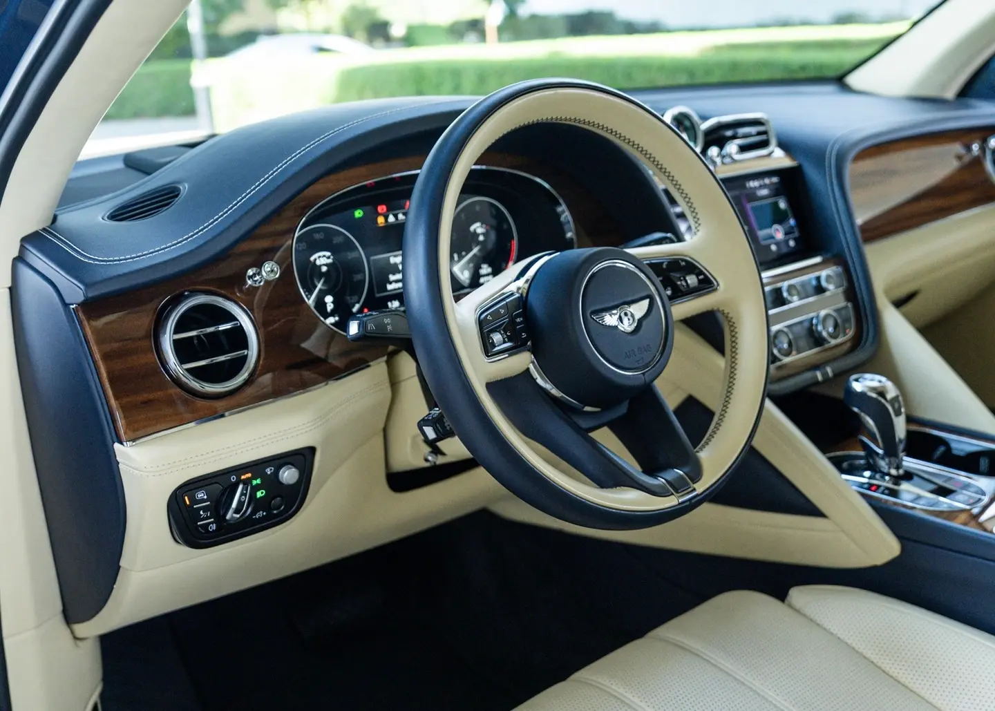 Rent Bentley Bentayga in Dubai