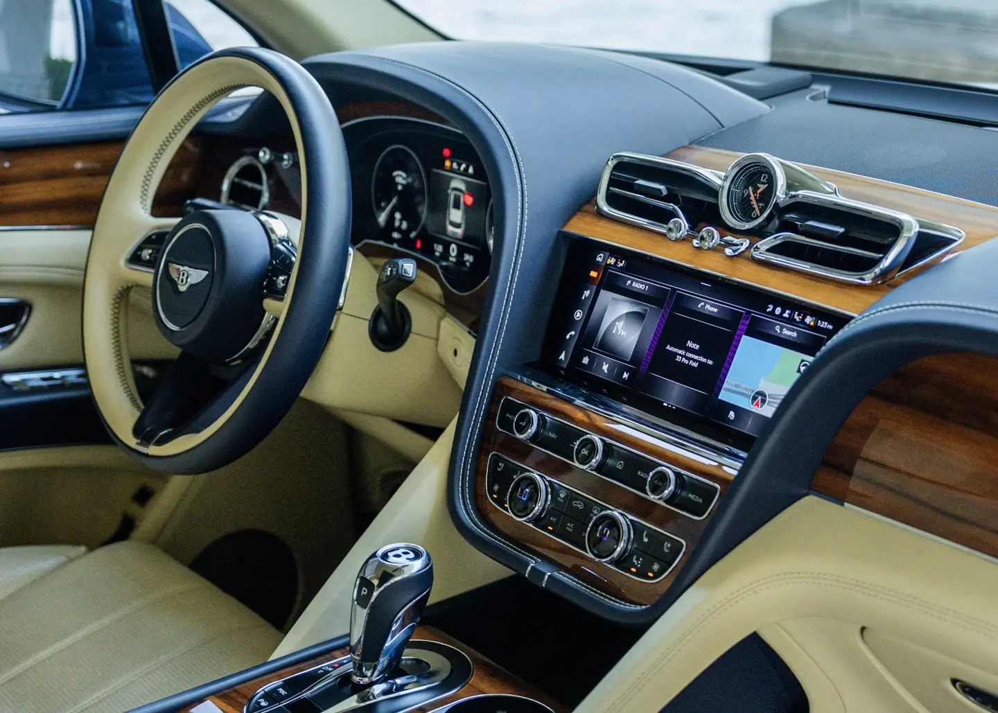 Rent Bentley Bentayga in Dubai