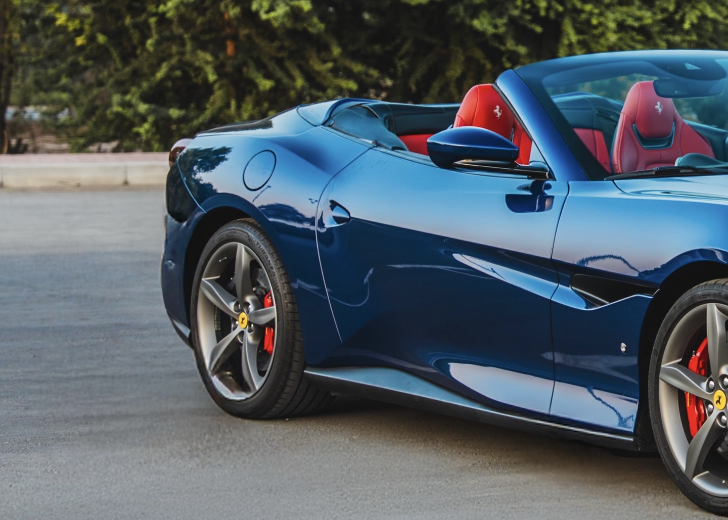 Rent Ferrari Portofino in Dubai