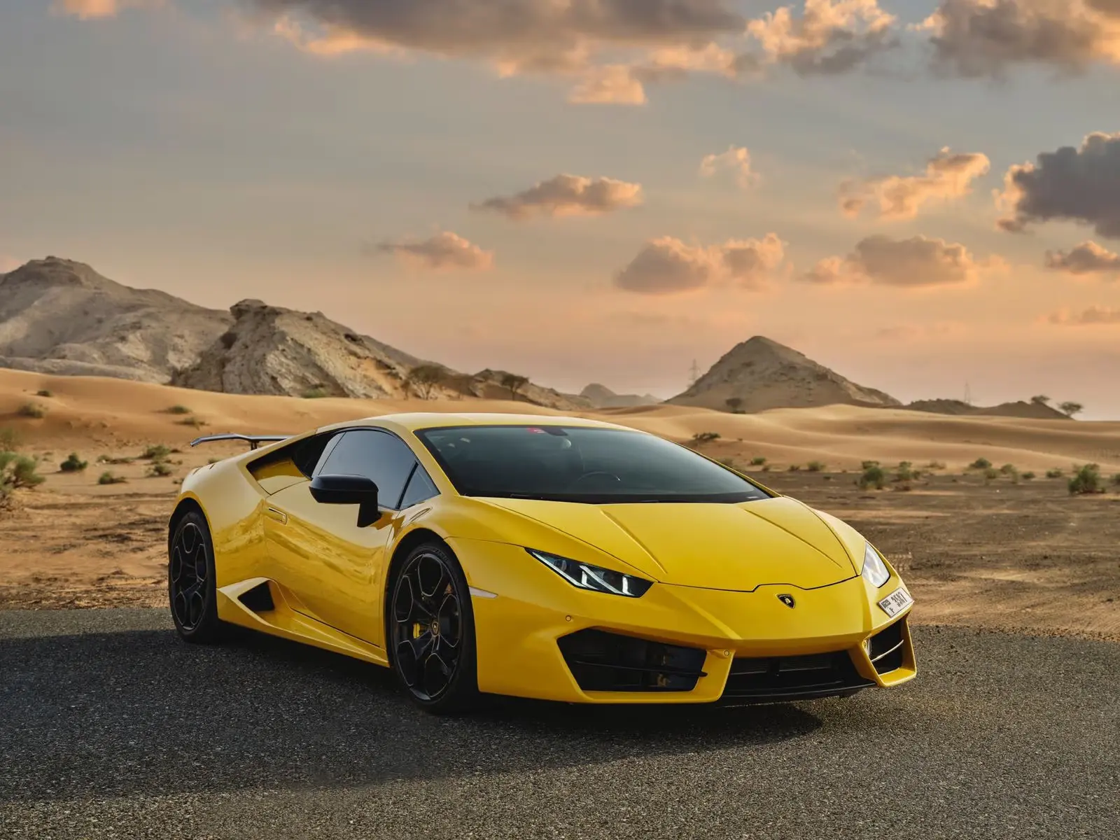 Rent Lamborghini Huracan in Dubai