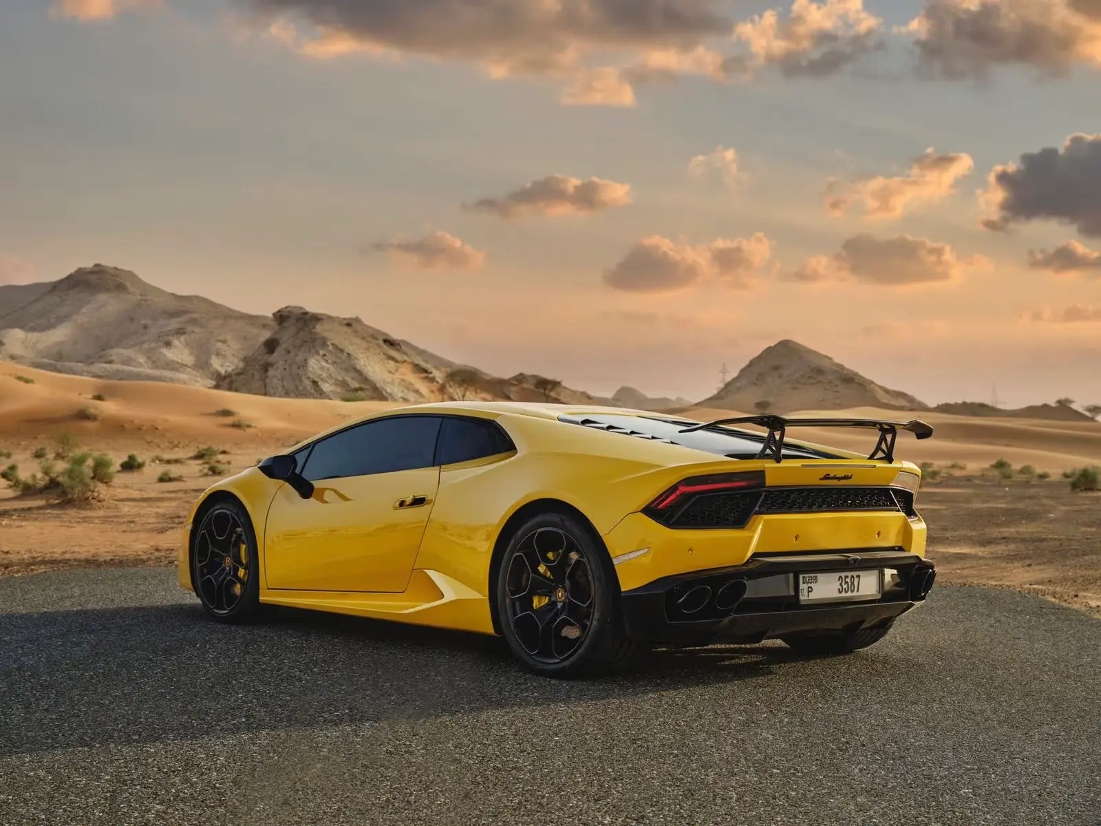 Rent Lamborghini Huracan in Dubai