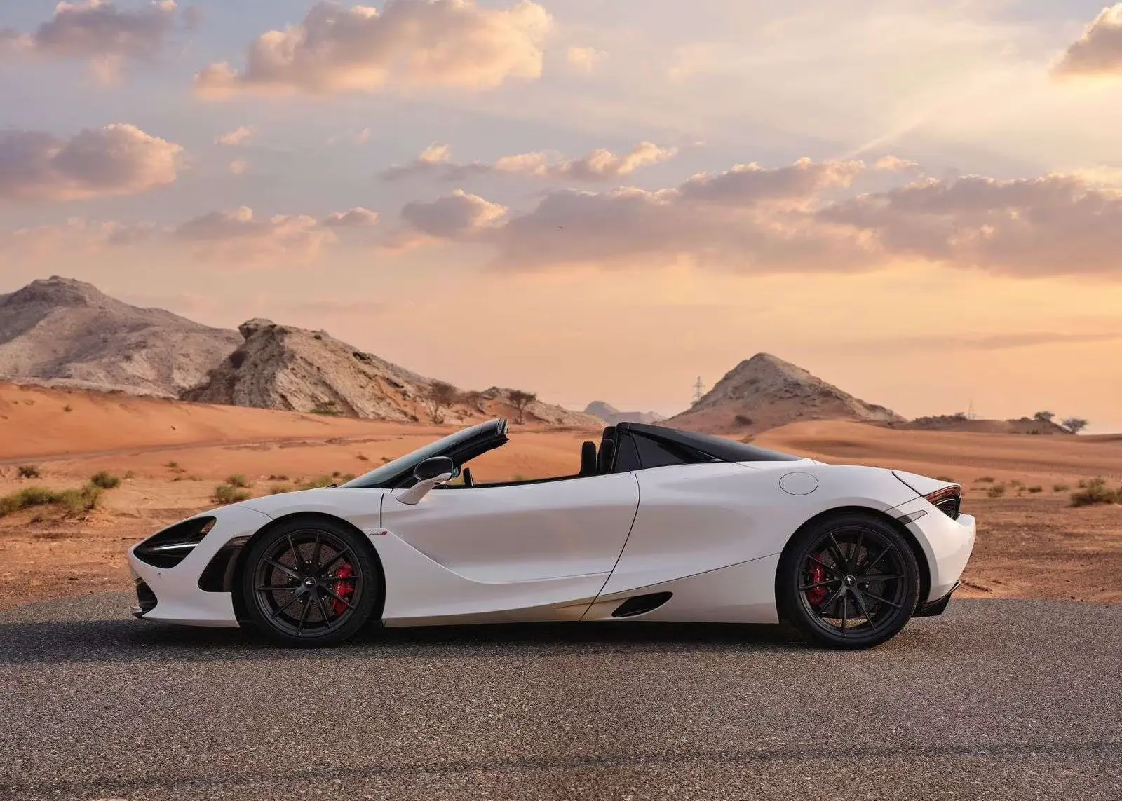 Rent McLaren 720S Spider in Dubai