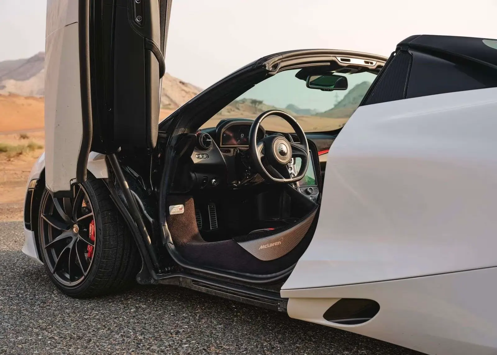 Rent McLaren 720S Spider in Dubai