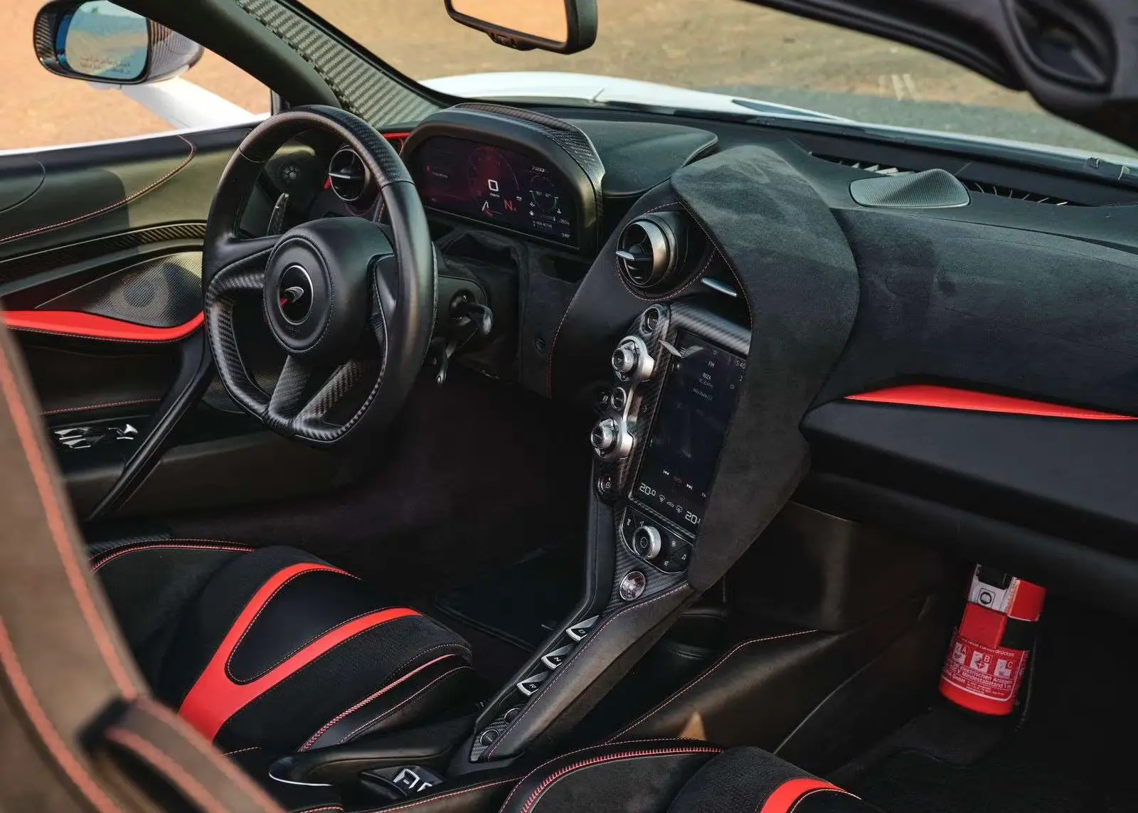 Rent McLaren 720S Spider in Dubai