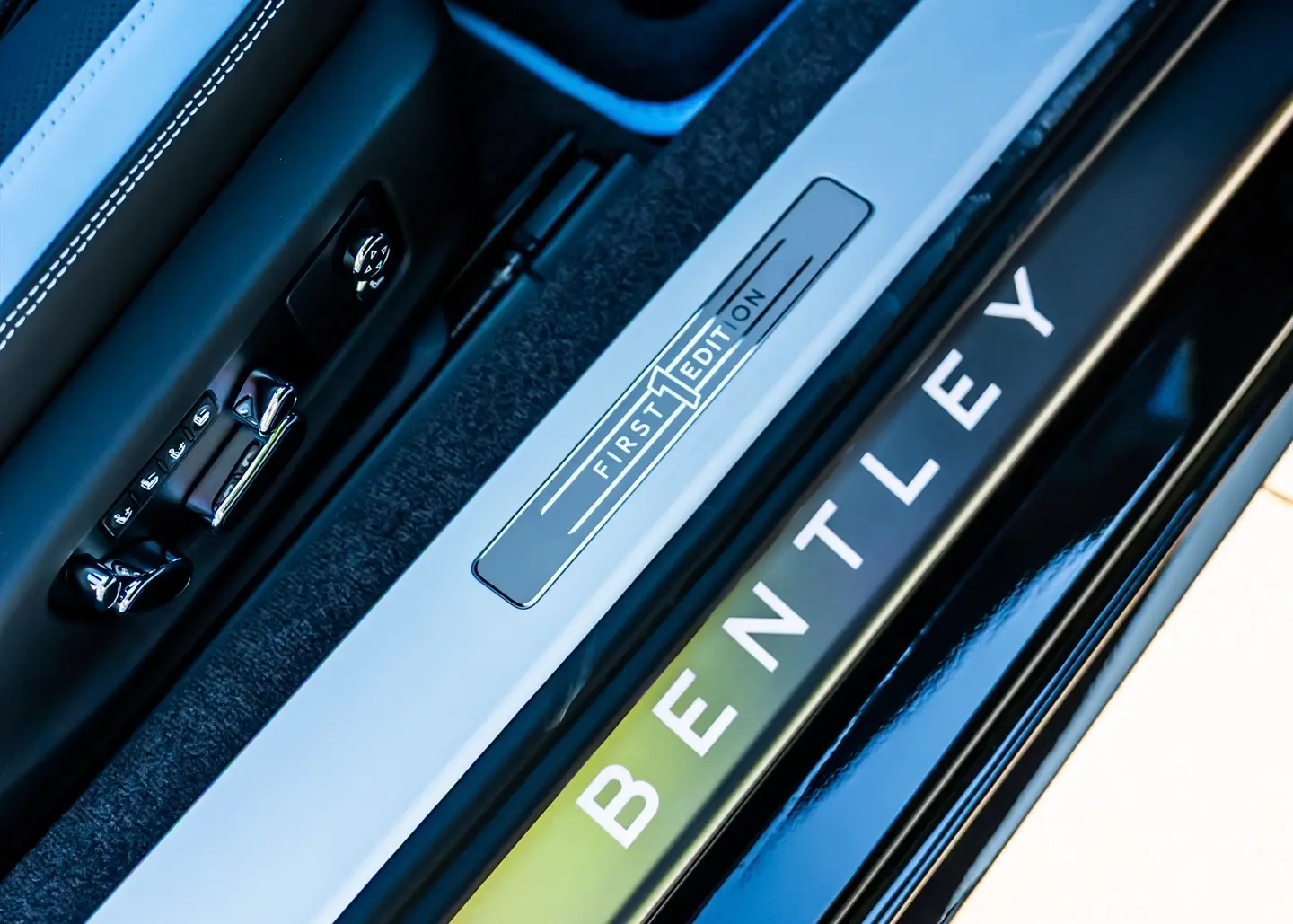 Rent Bentley Continental GTC in Dubai