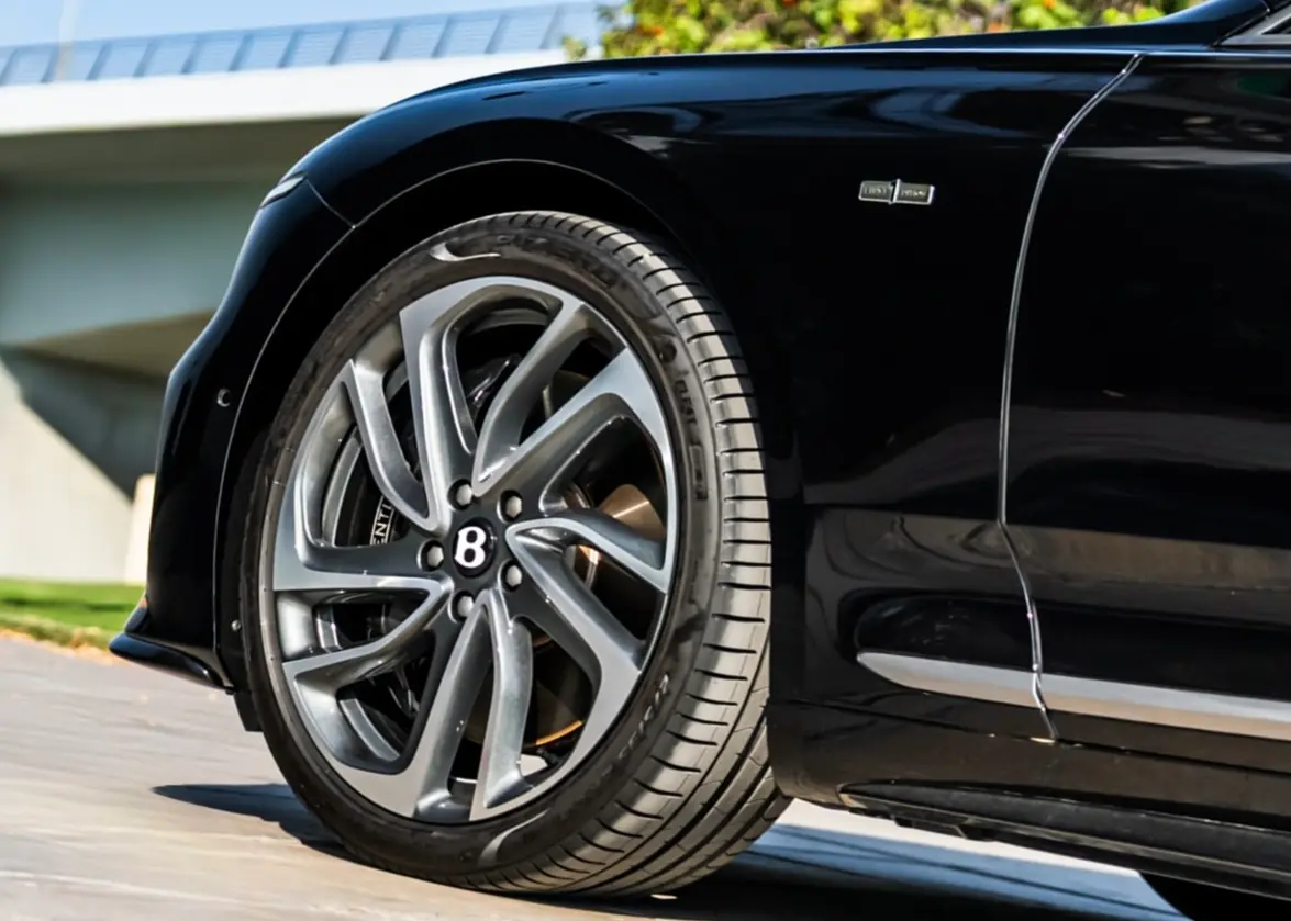 Rent Bentley Continental GTC in Dubai