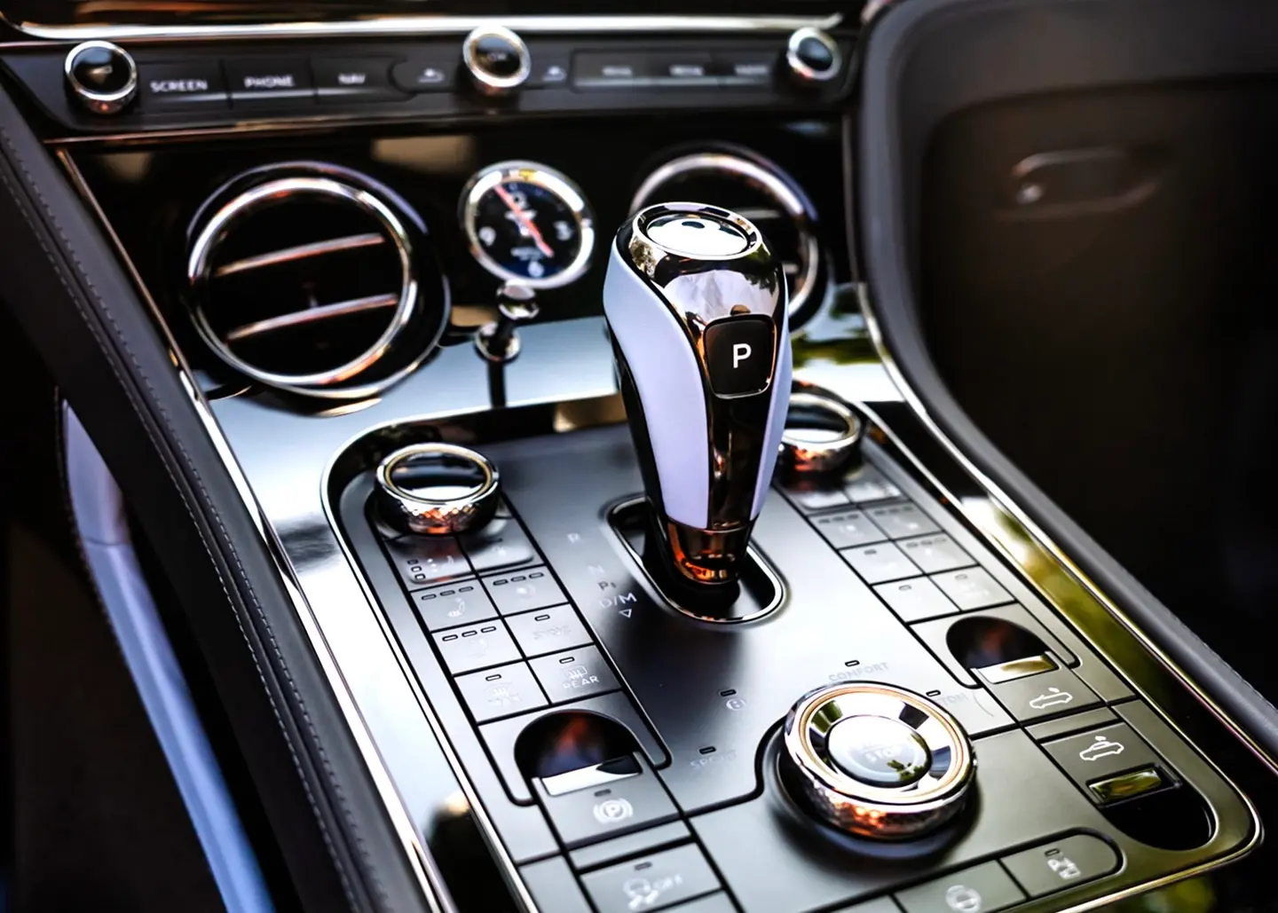 Rent Bentley Continental GTC in Dubai