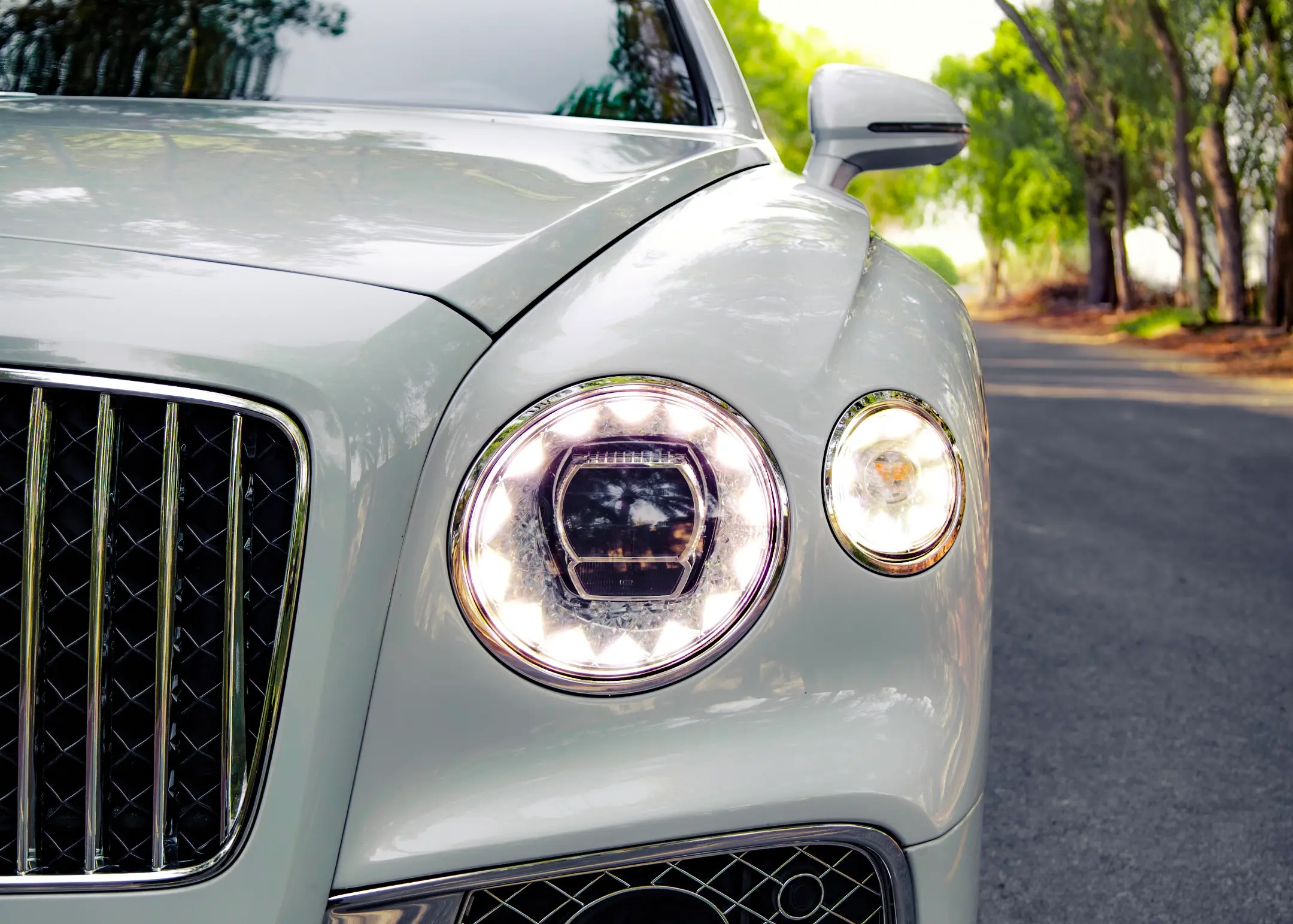 Rent Bentley Flying Spur in Dubai