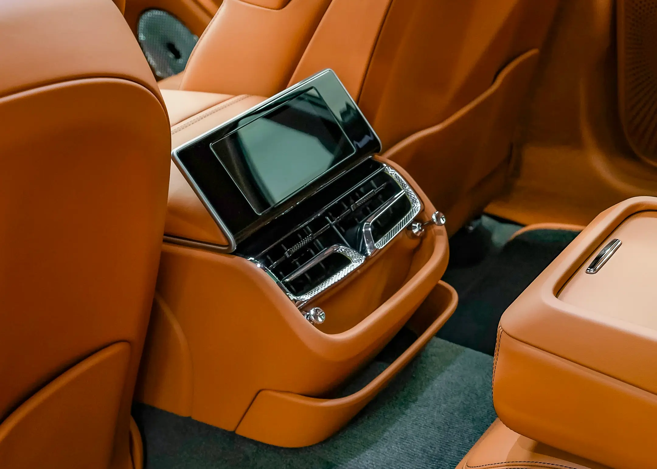 Rent Bentley Flying Spur in Dubai