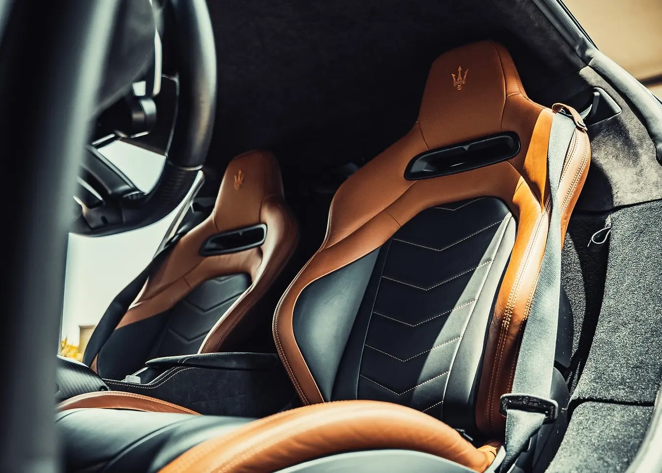 Rent Maserati MC20 in Dubai