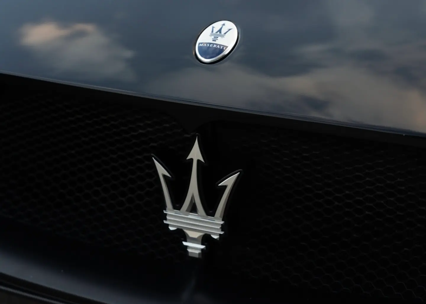 Rent Maserati MC20 in Dubai
