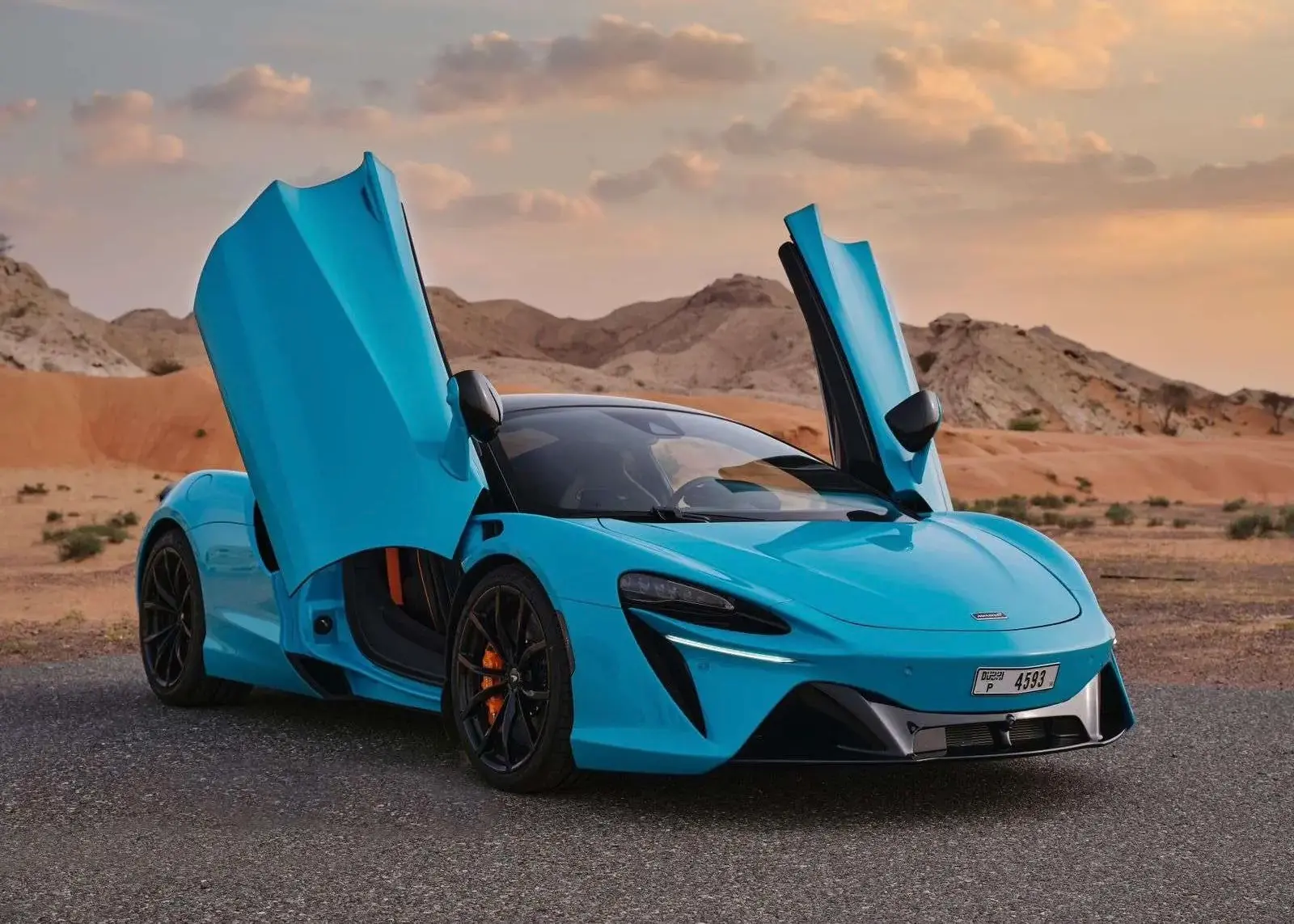 Rent McLaren Artura in Dubai