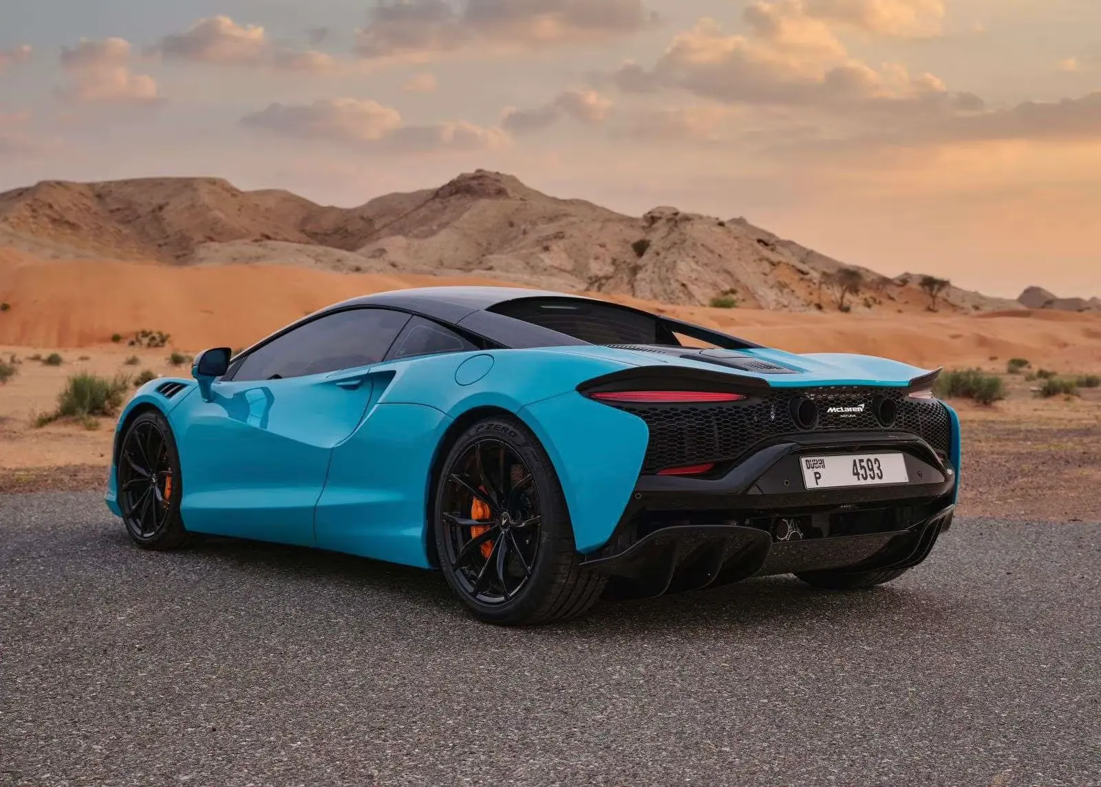 Rent McLaren Artura in Dubai
