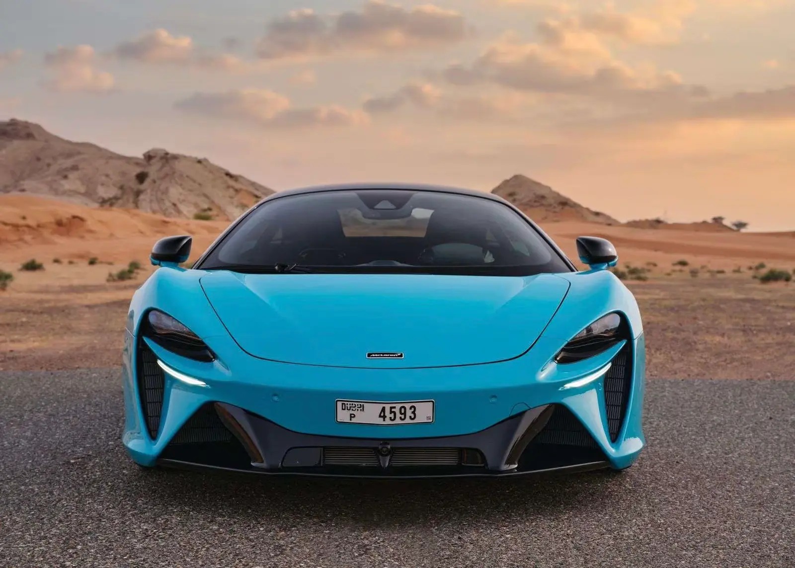 Rent McLaren Artura in Dubai