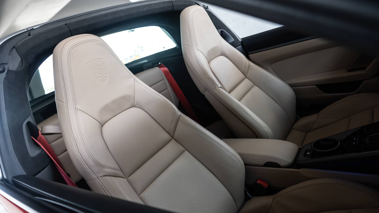 Rent Porsche 911 Targa 4S in Dubai