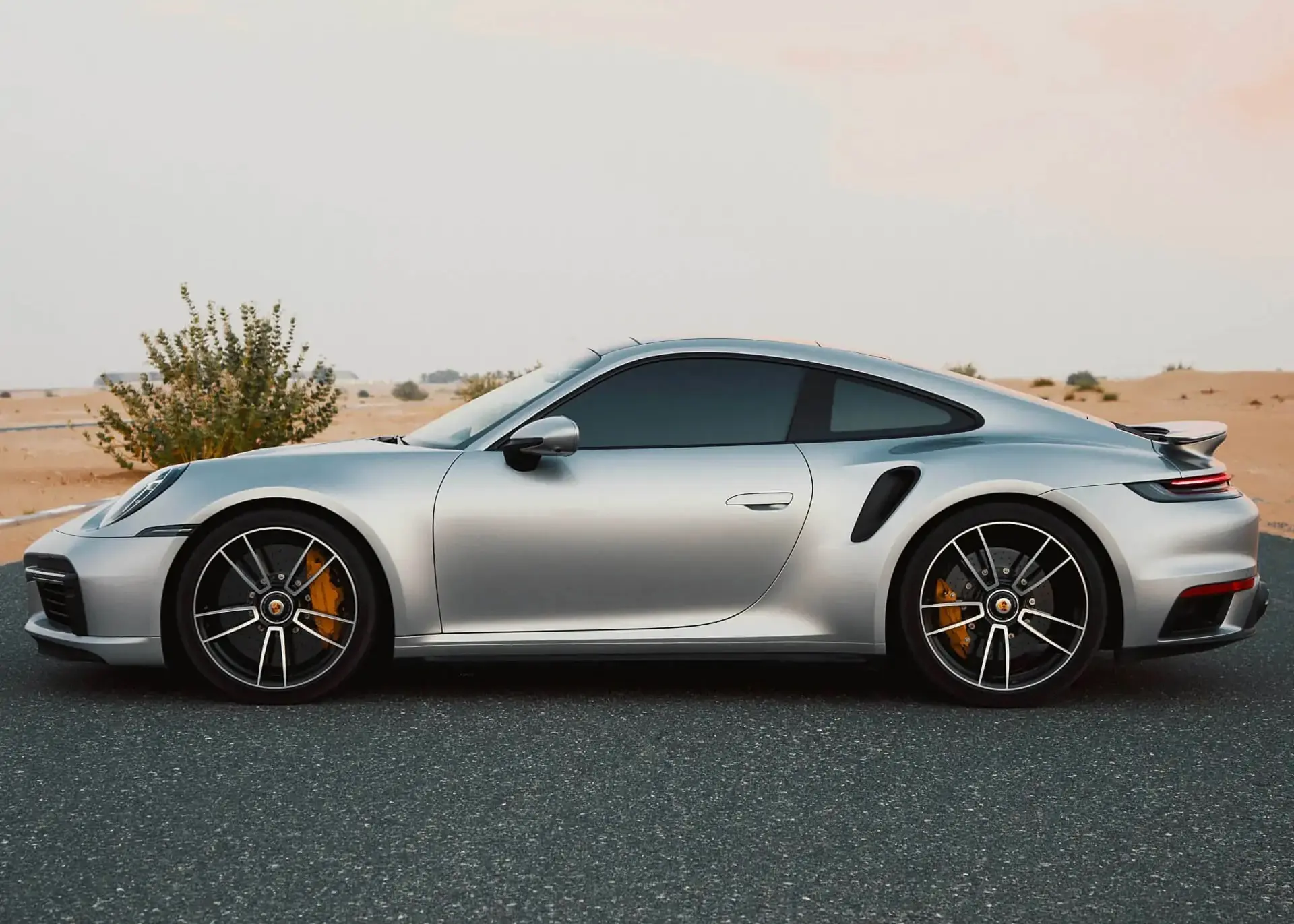 Rent Porsche 911 Turbo S in Dubai