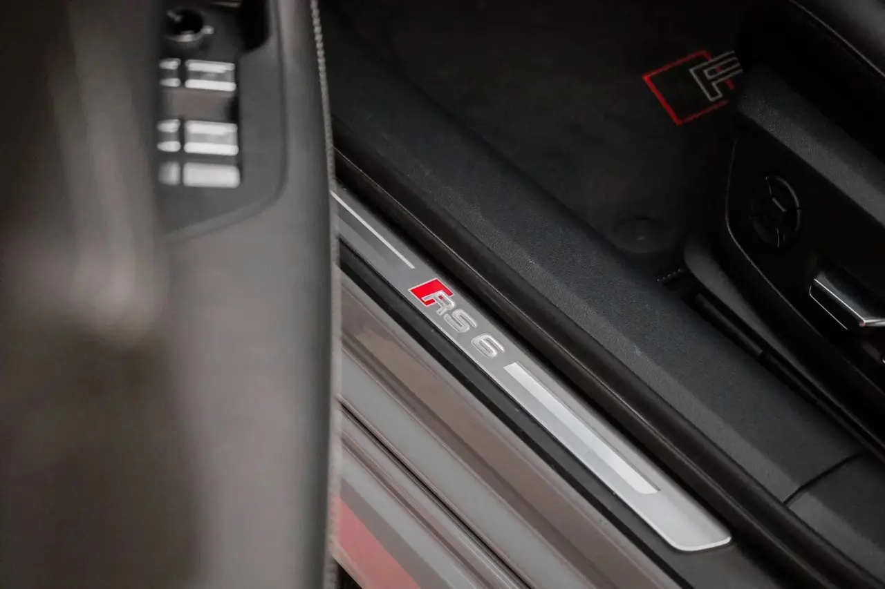 Rent Audi RS6 In Dubai