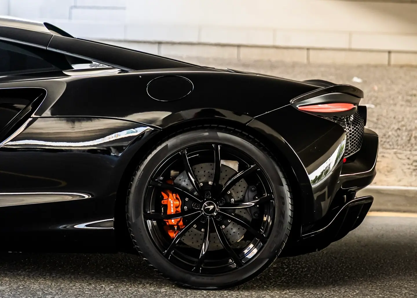 McLaren Artura Rental Dubai