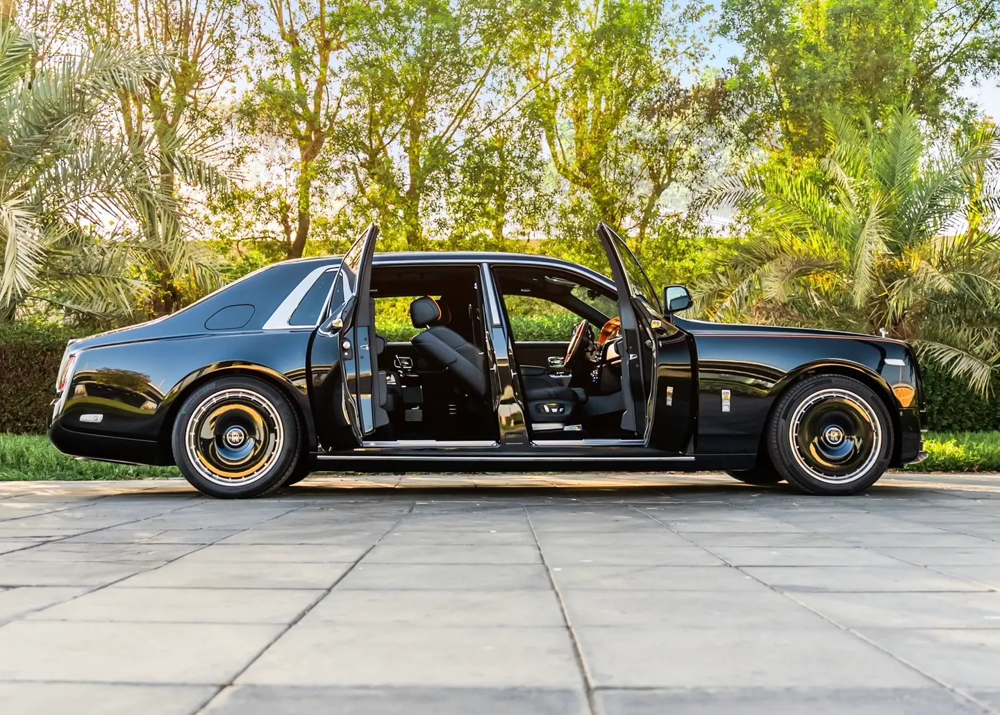 Rent Rolls Royce Phantom in Dubai