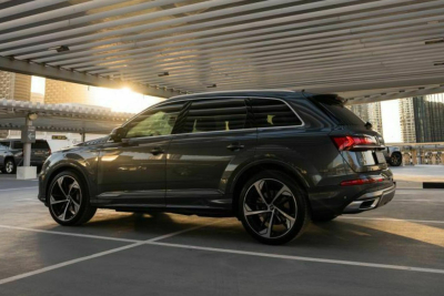 Rent Audi Q7 in Dubai