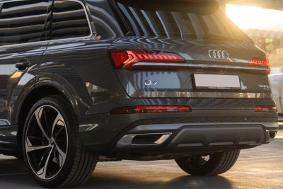 Rent Audi Q7 in Dubai
