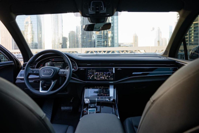 Rent Audi Q7 in Dubai