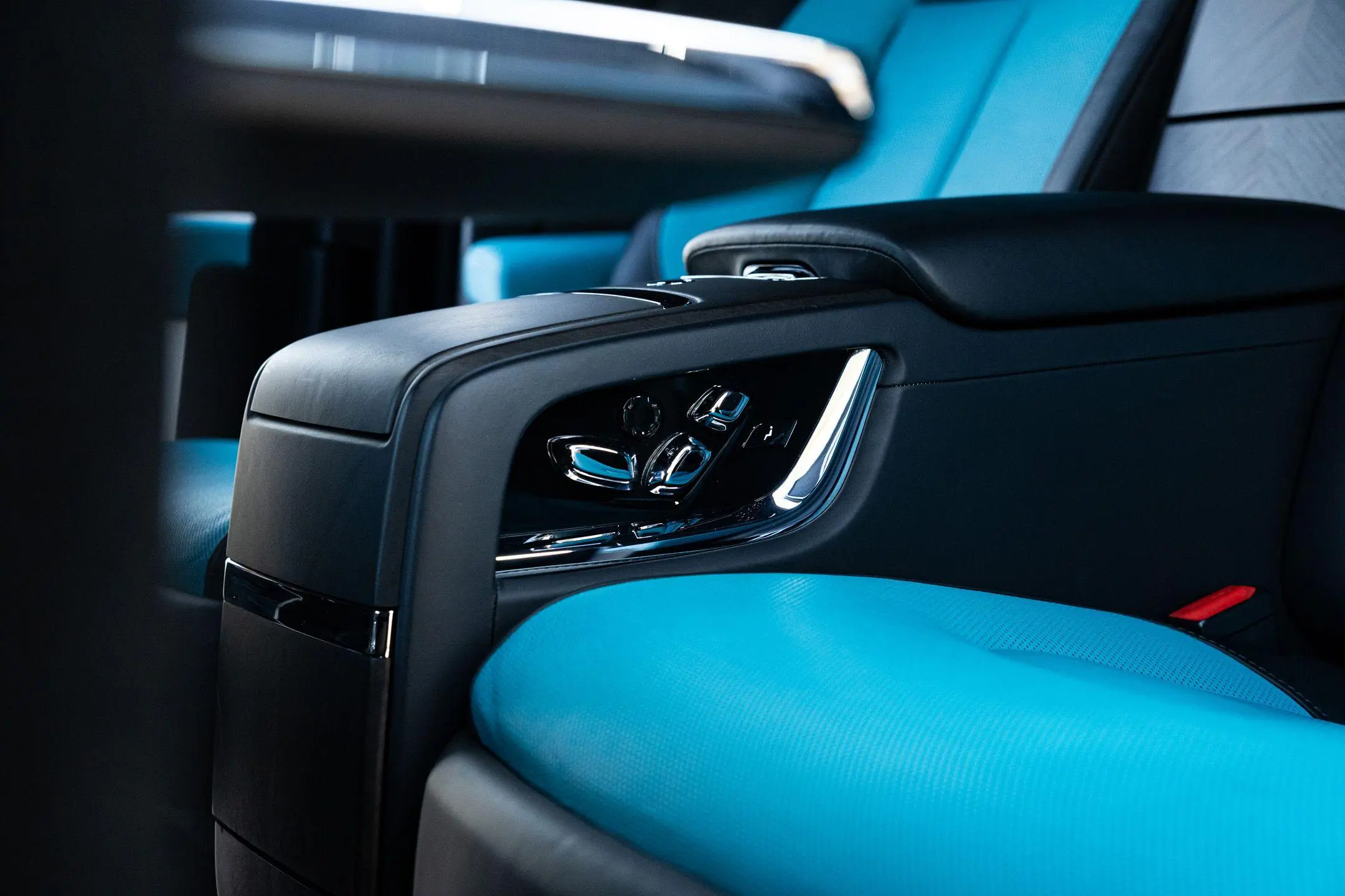 Rolls Royce Cullinan Black Badge Rental Dubai