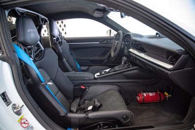 Rent Porsche 911 GT3 RS in Dubai