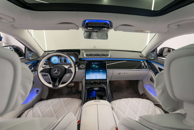 Rent Mercedes Maybach S680 in Dubai