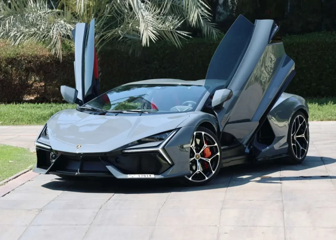 Lamborghini Revuelto - Grey