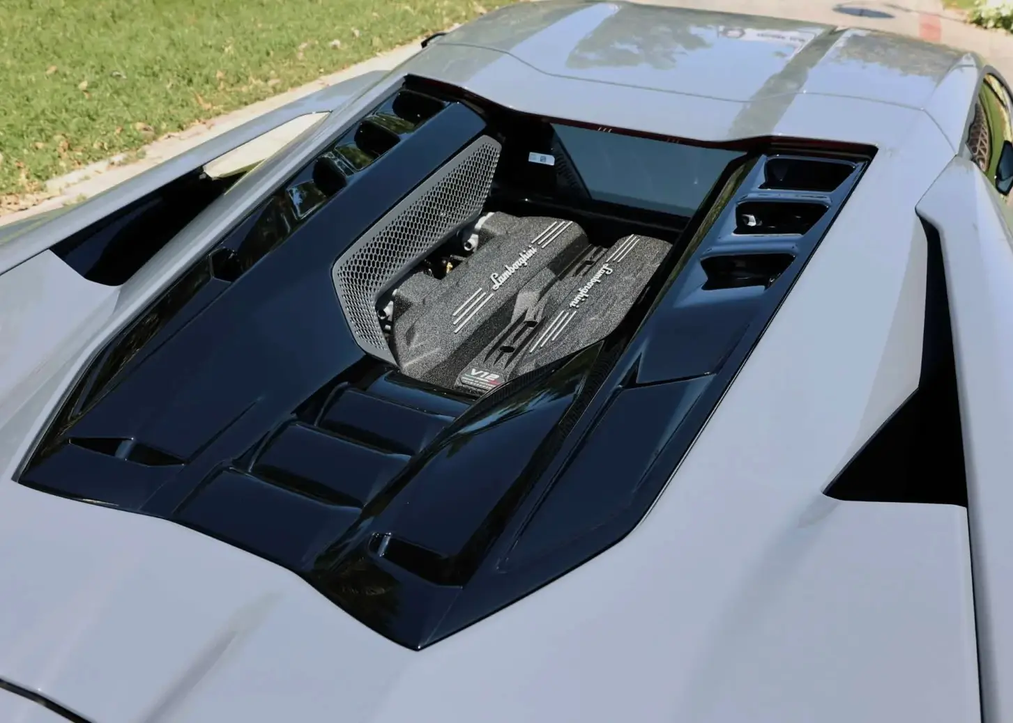 Rent Lamborghini Revuelto in Dubai