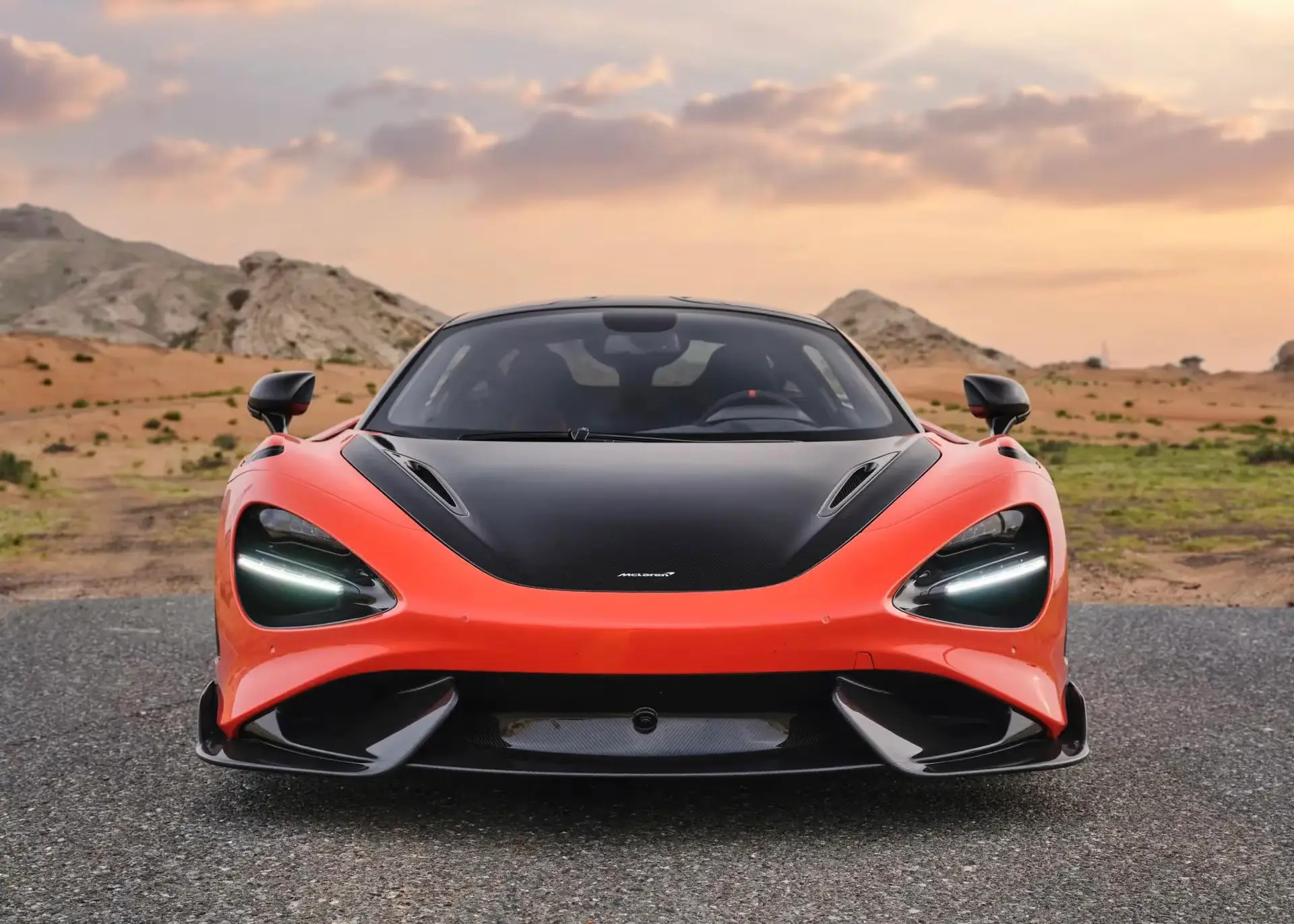 Rent McLaren 765LT in Dubai
