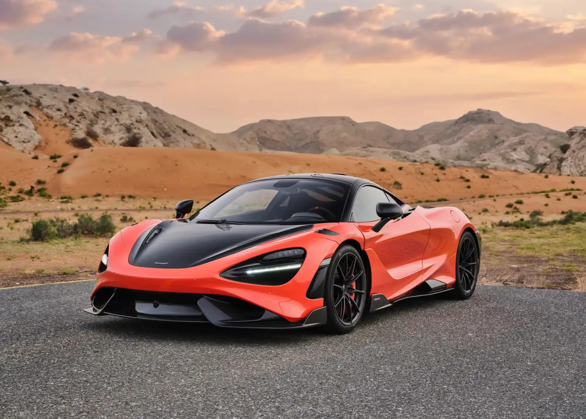 Rent McLaren 765LT in Dubai