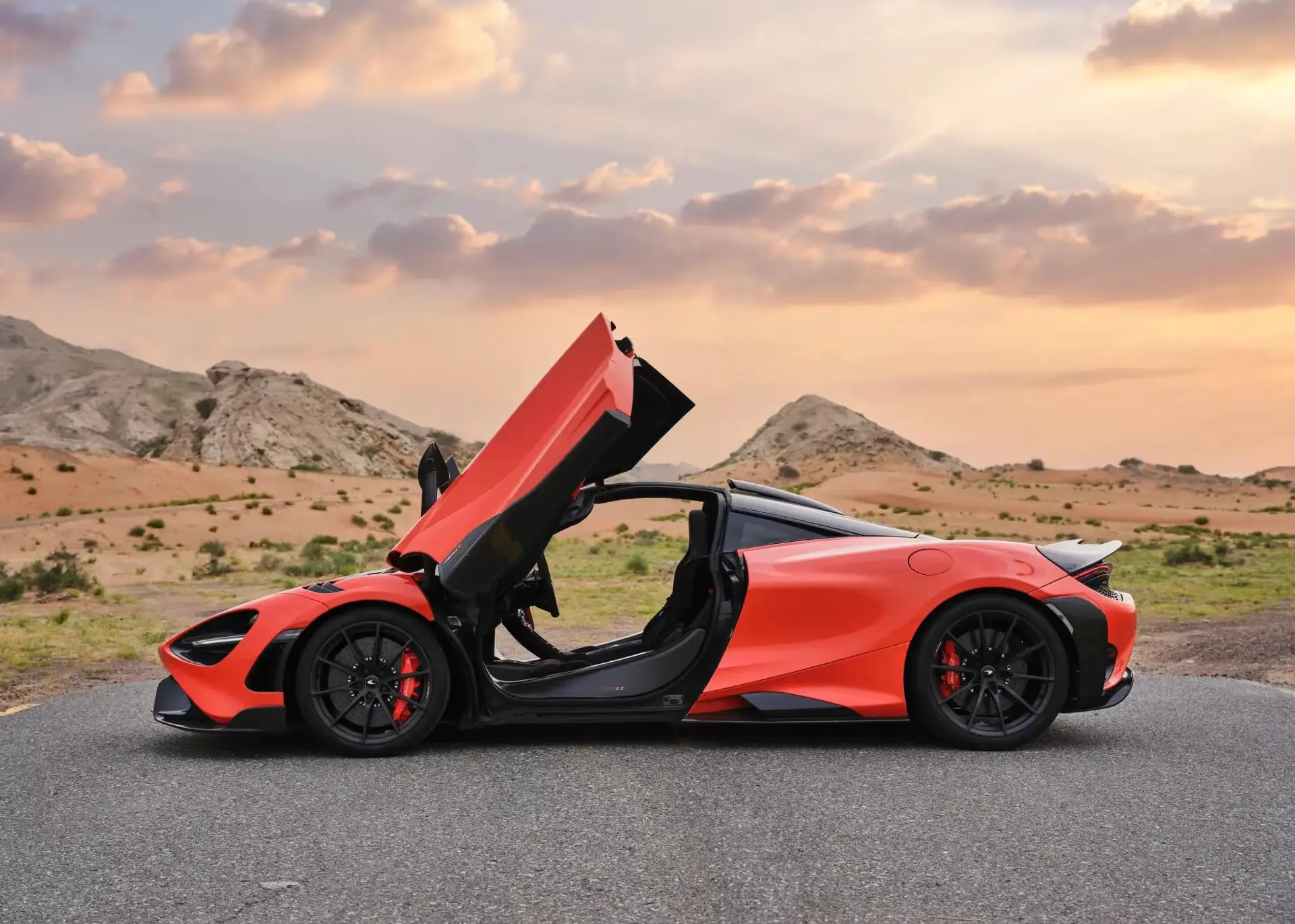 Rent McLaren 765LT in Dubai