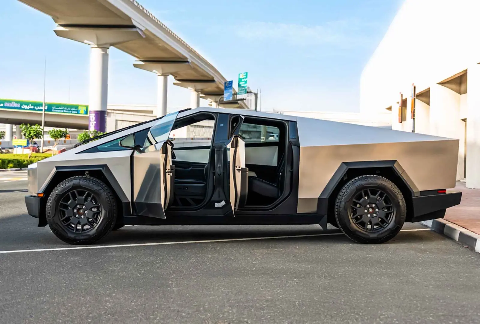 Rent Tesla Cybertruck In Dubai