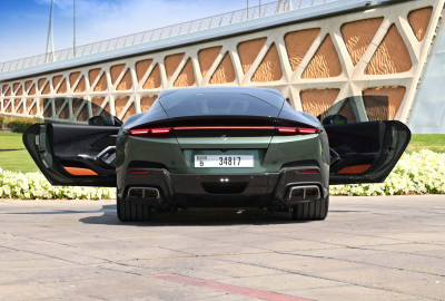 Rent Ferrari 12Cilindri in Dubai