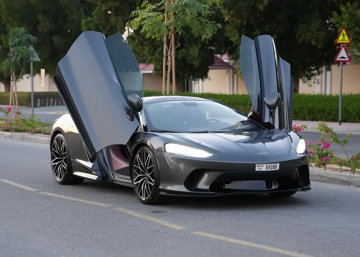McLaren GT