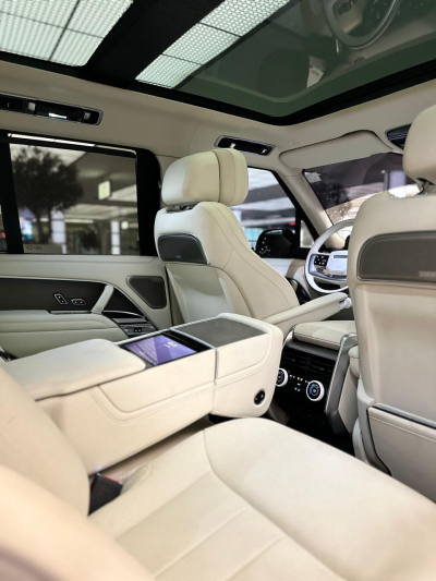 Rent Range Rover Vogue SV in Dubai