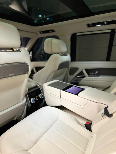 Rent Range Rover Vogue SV in Dubai
