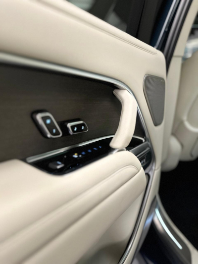 Rent Range Rover Vogue SV in Dubai