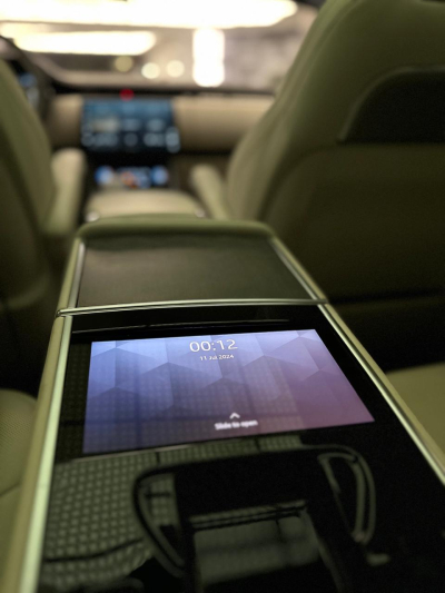 Rent Range Rover Vogue SV in Dubai