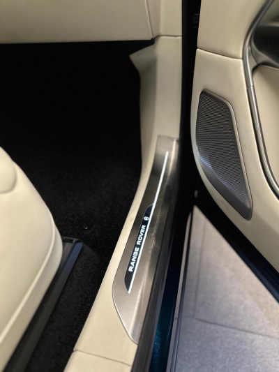 Rent Range Rover Vogue SV in Dubai