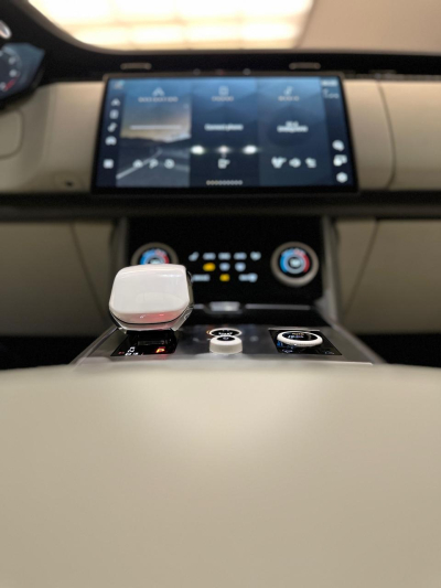 Rent Range Rover Vogue SV in Dubai