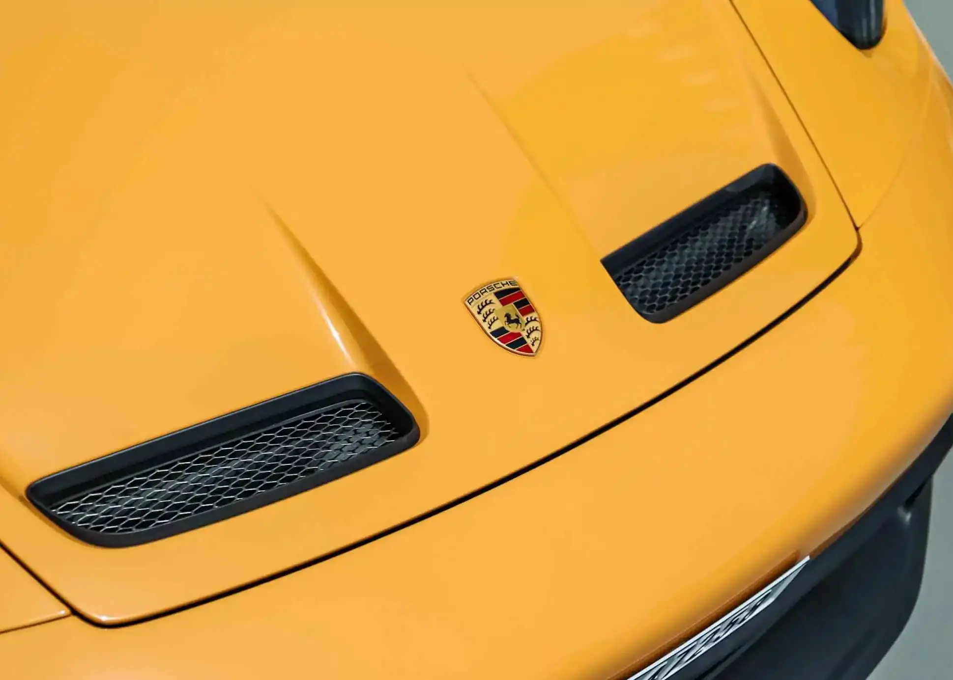 Rent Porsche GT3 in Dubai