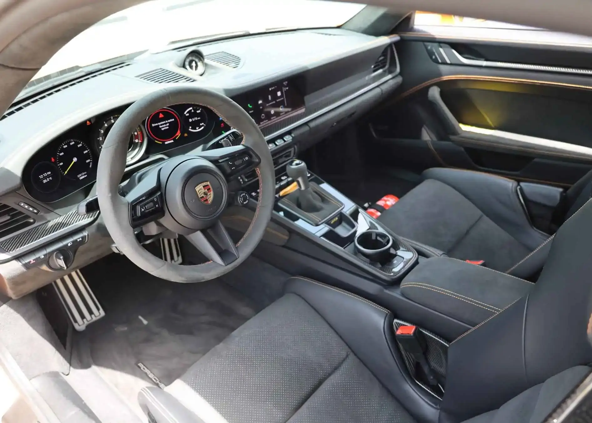 Rent Porsche GT3 in Dubai