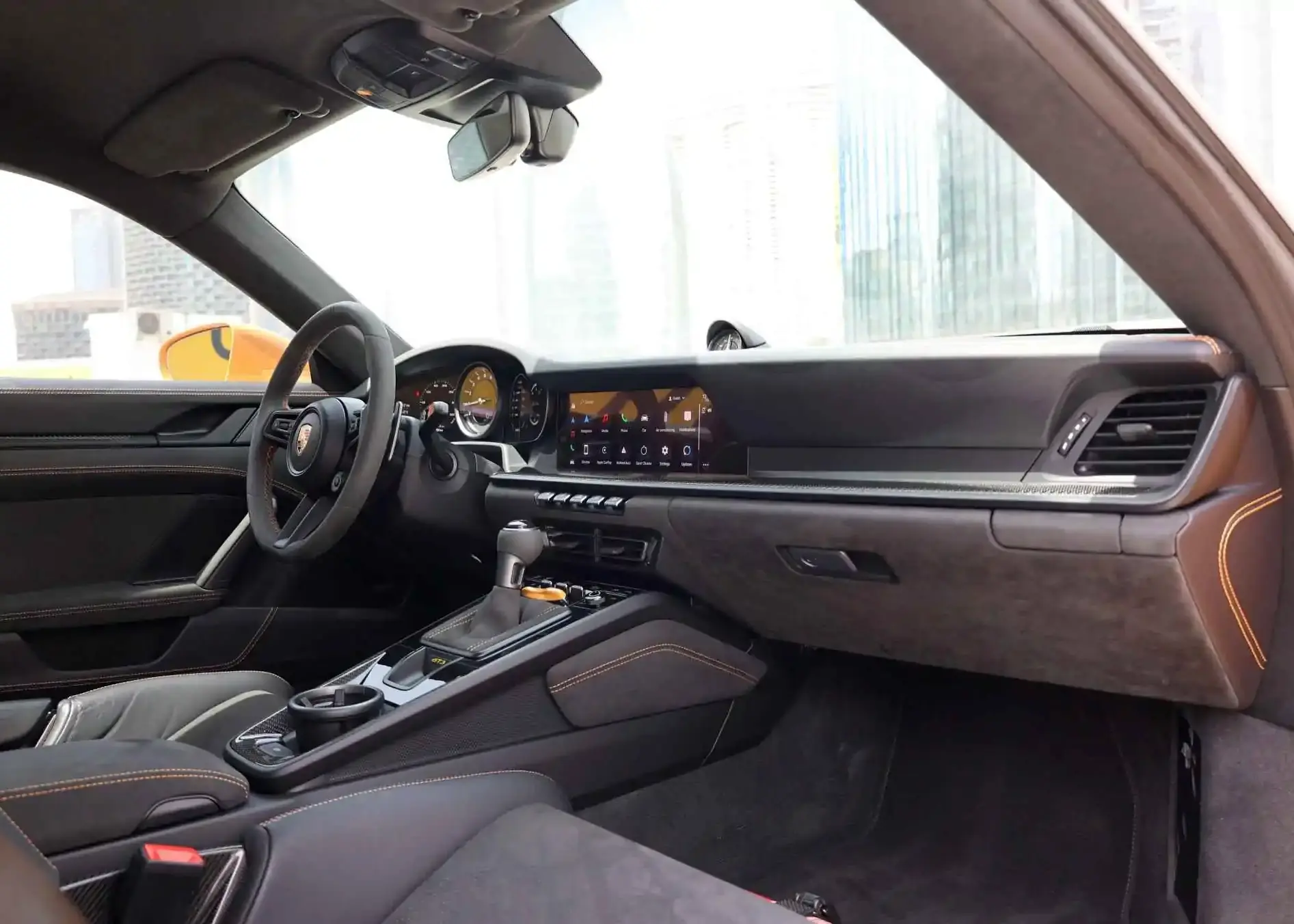 Rent Porsche GT3 in Dubai