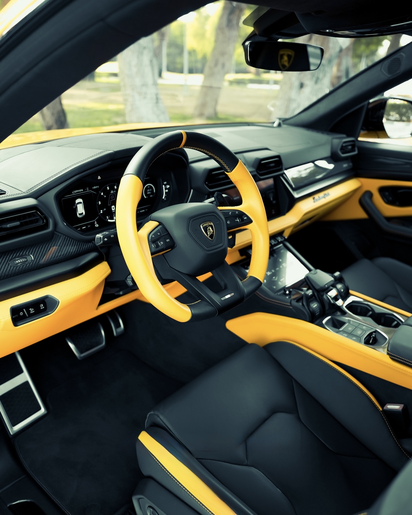 Rent Lamborghini Urus SE in Dubai