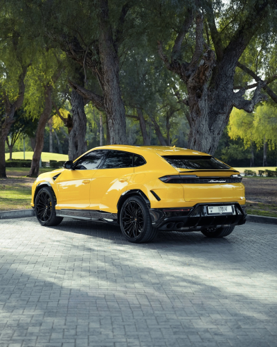 Rent Lamborghini Urus SE in Dubai