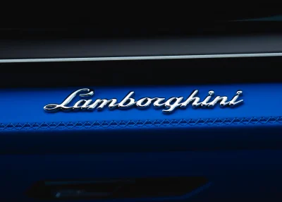 Lamborghini Urus SE For Rent in Dubai