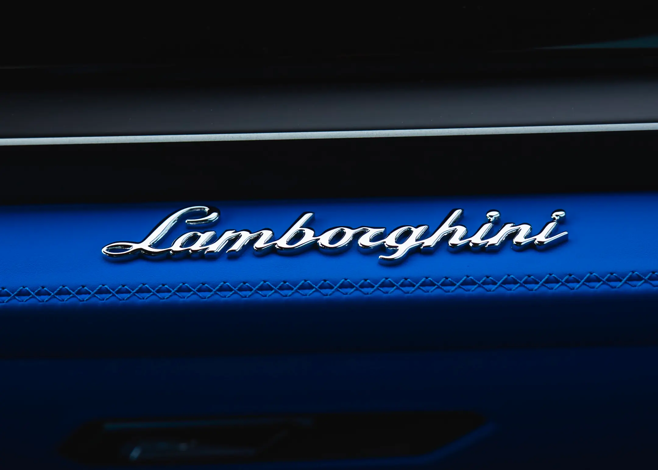 Lamborghini Urus SE For Rent in Dubai
